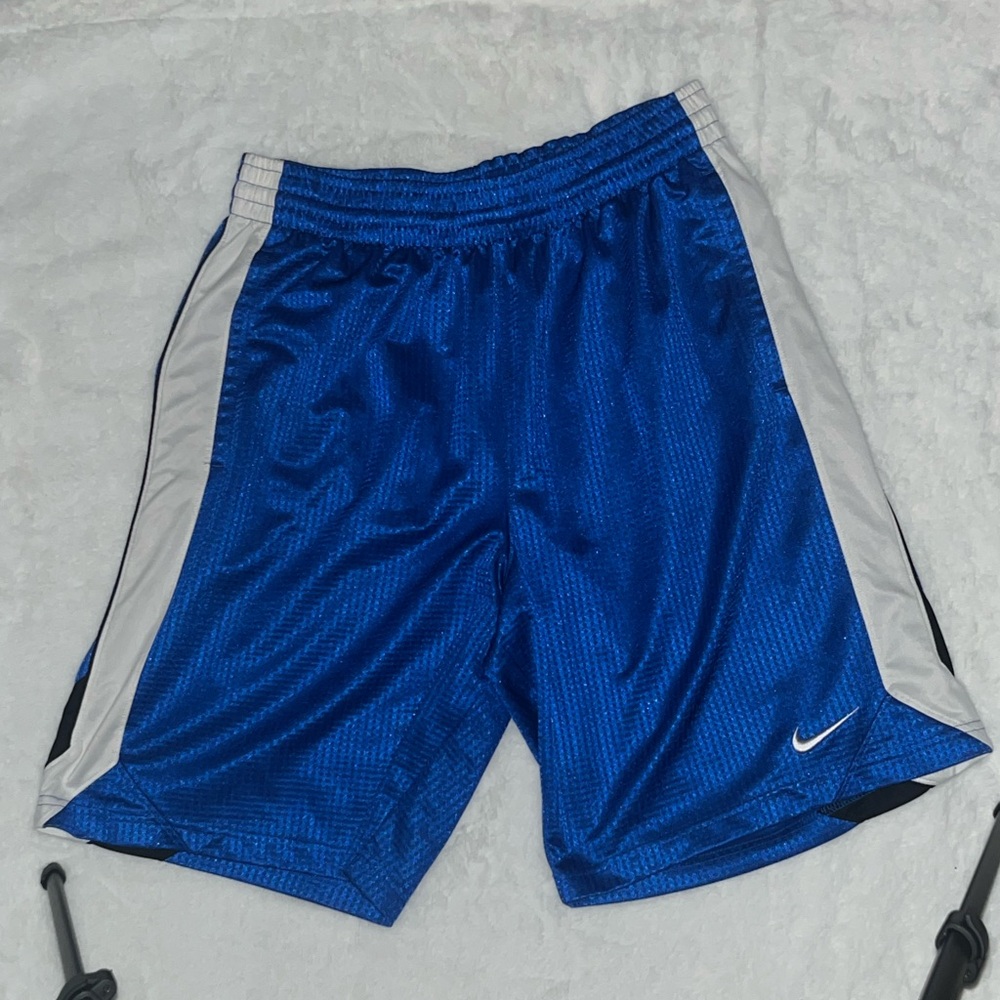 Men’s Nike shorts size medium
